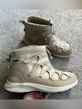 Keen Uneek Snk Boot Women’s 9.5 Tan Winter Lined Slip On Snow Boots
